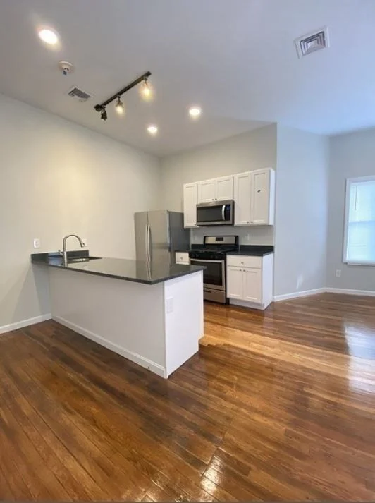 3 bed, 1 bath apartment for rent at 54 Cary Unit 5, Chelsea
