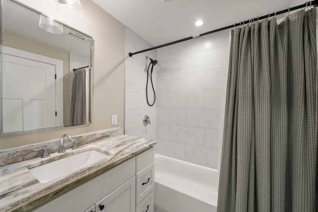 2 bed, 2 bath apartment for rent at 54 Caterbury Unit A, Hingham — photo 12 of 28