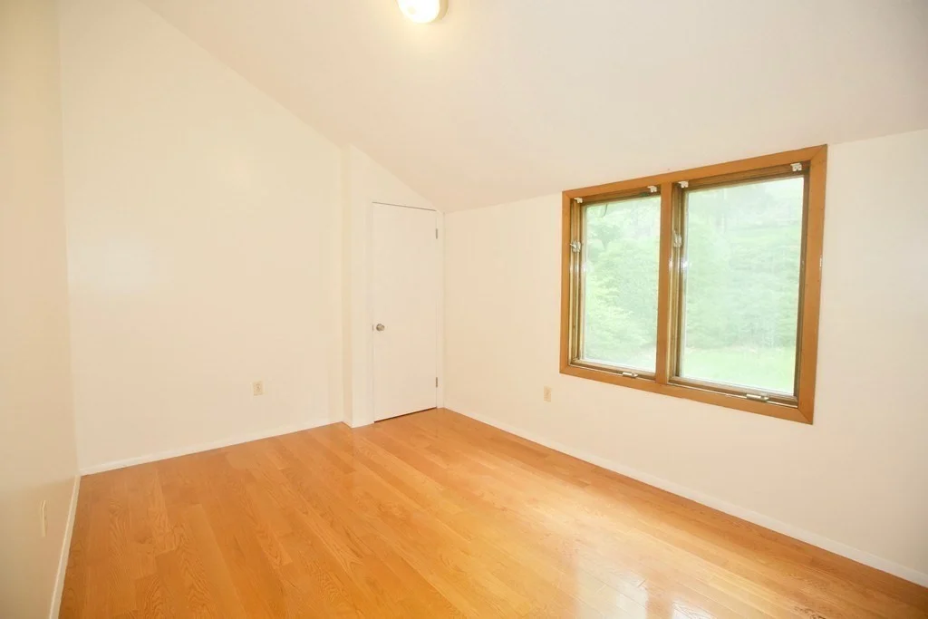 4 bed, 2 bath apartment for rent at 54 Drumlin Rd, Newton — photo 9 of 13