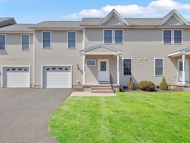 3 bed, 2 bath apartment for rent at 54 East Silver St Unit B, Westfield — photo 2 of 21