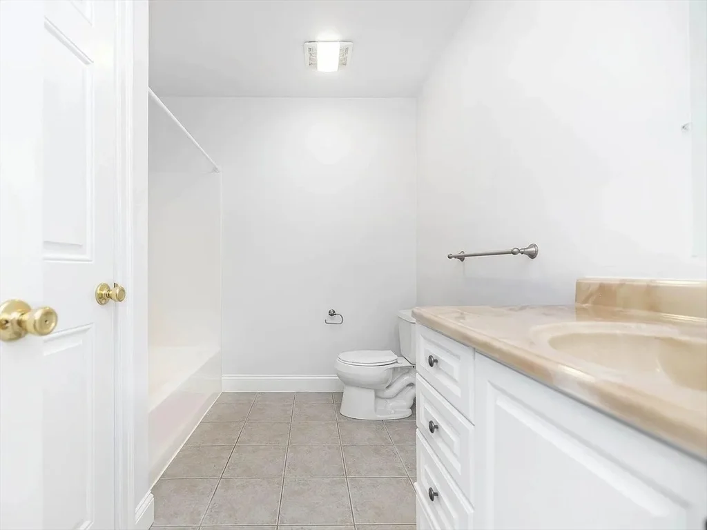 3 bed, 2 bath apartment for rent at 54 East Silver St Unit B, Westfield — photo 16 of 21