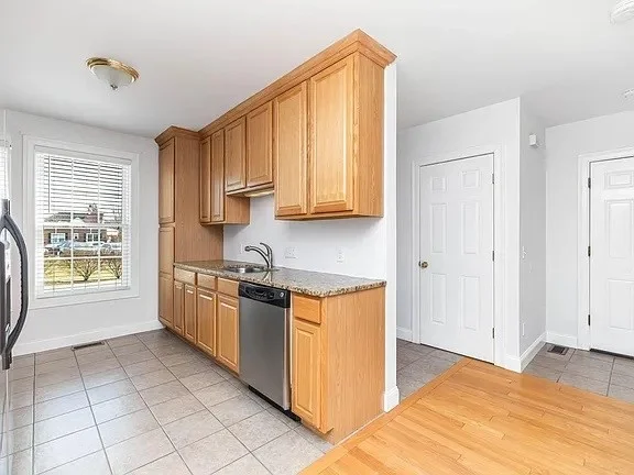 3 bed, 2 bath apartment for rent at 54 East Silver St Unit B, Westfield — photo 6 of 21