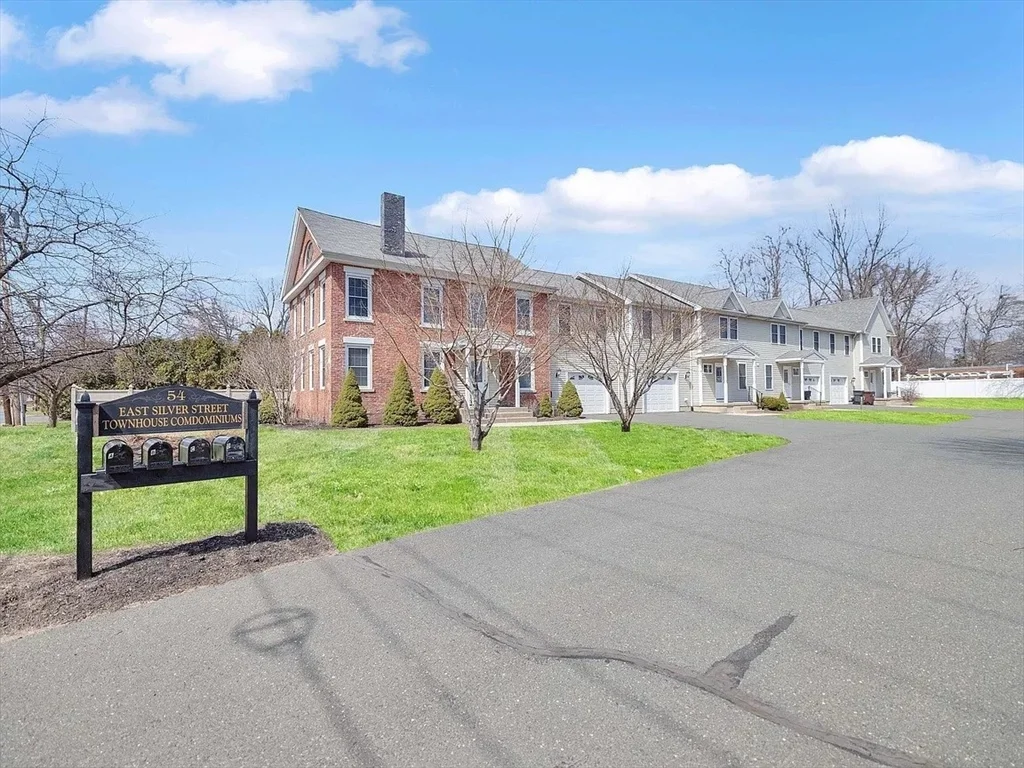 3 bed, 2 bath apartment for rent at 54 East Silver St Unit B, Westfield — photo 1 of 21