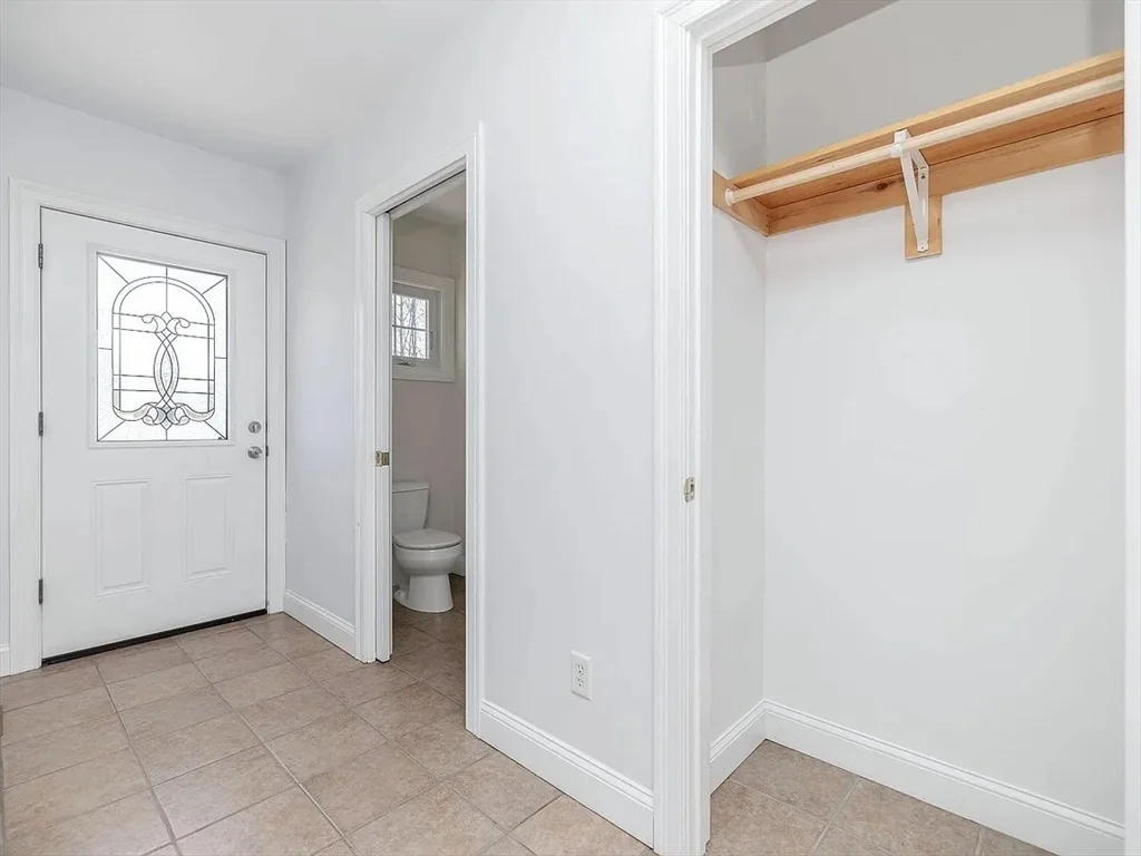 3 bed, 2 bath apartment for rent at 54 East Silver St Unit B, Westfield — photo 4 of 21