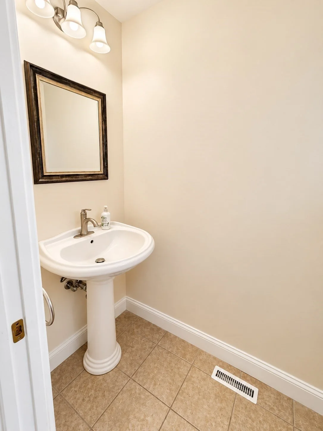 3 bed, 2 bath apartment for rent at 54 East Silver St Unit C, Westfield — photo 13 of 23