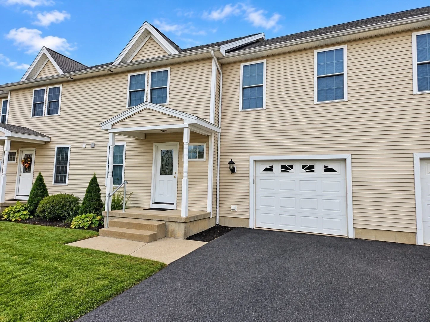 3 bed, 2 bath apartment for rent at 54 East Silver St Unit C, Westfield — photo 3 of 23