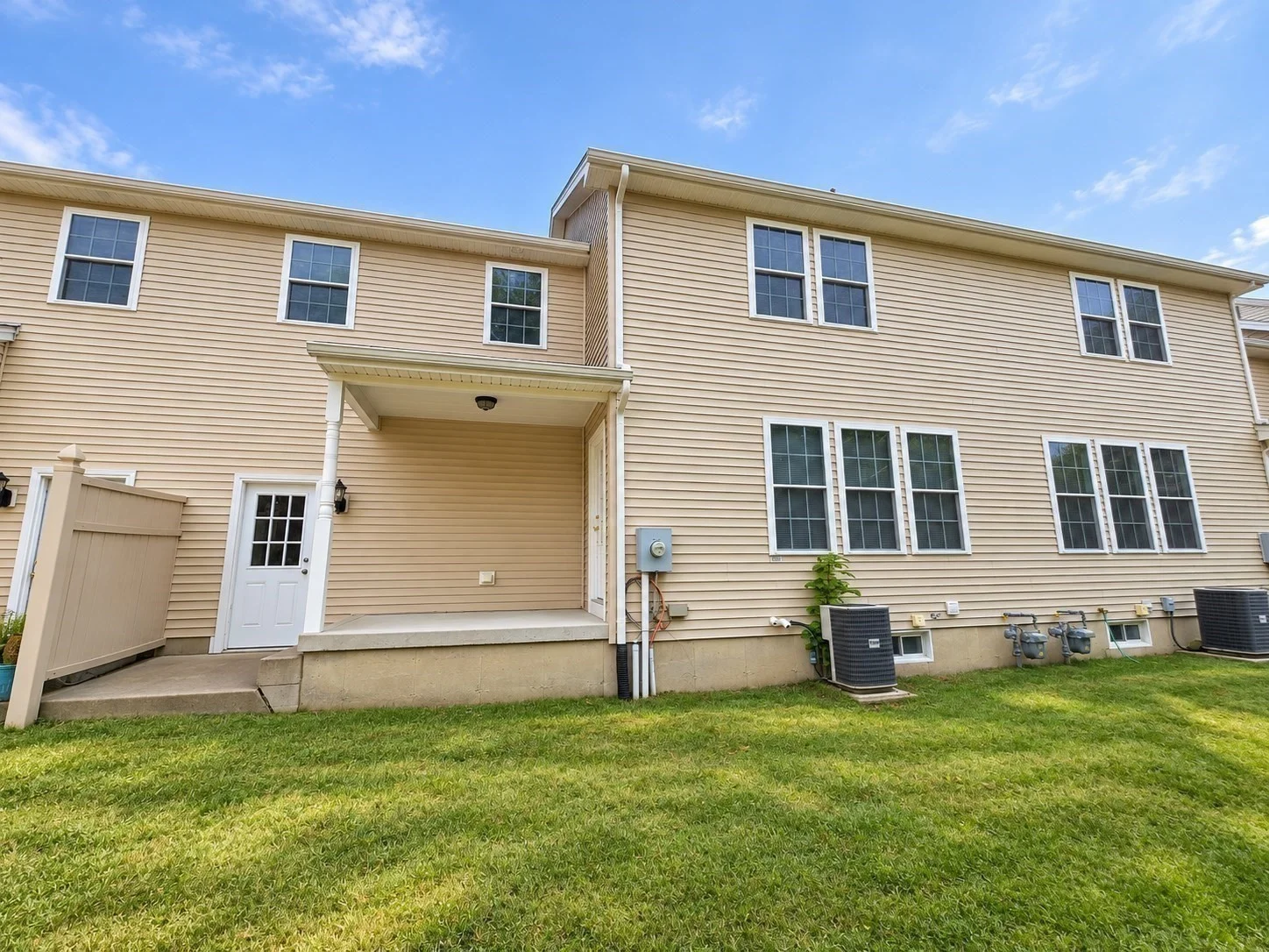 3 bed, 2 bath apartment for rent at 54 East Silver St Unit C, Westfield — photo 4 of 23
