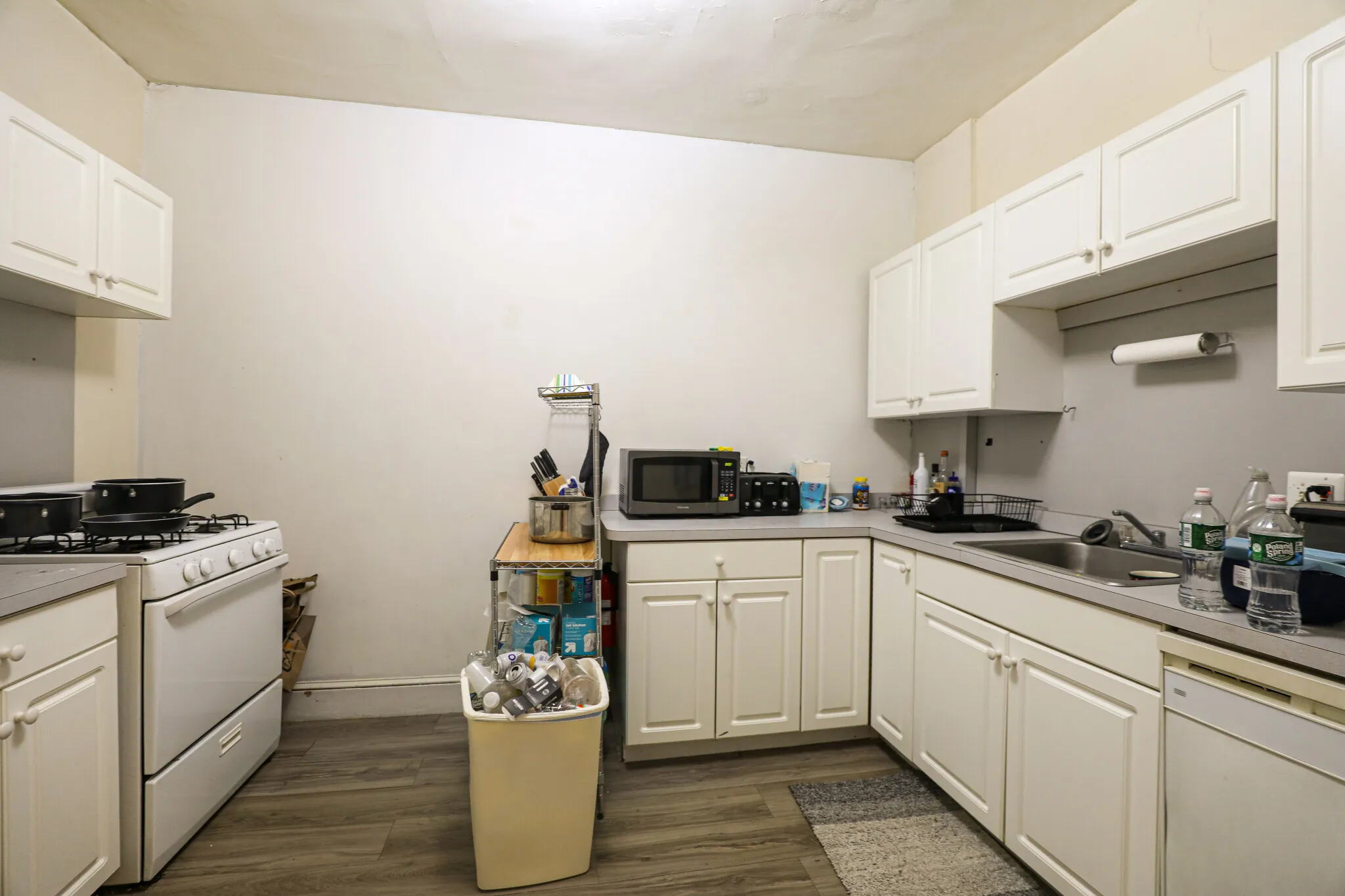 3 bed, 1 bath apartment for rent at 54 Egmont St Unit 2, North Brookline
