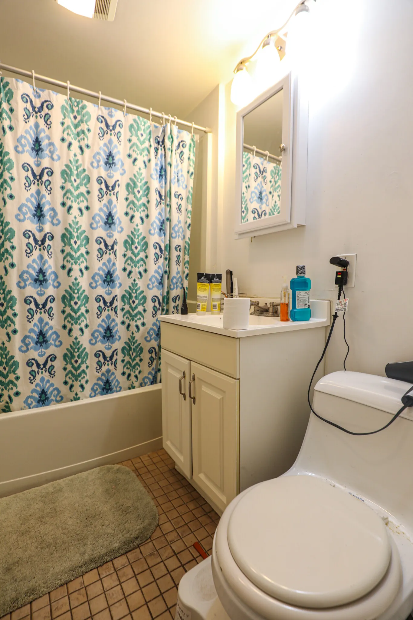 3 bed, 1 bath apartment for rent at 54 Egmont St Unit 2, North Brookline — photo 4 of 8