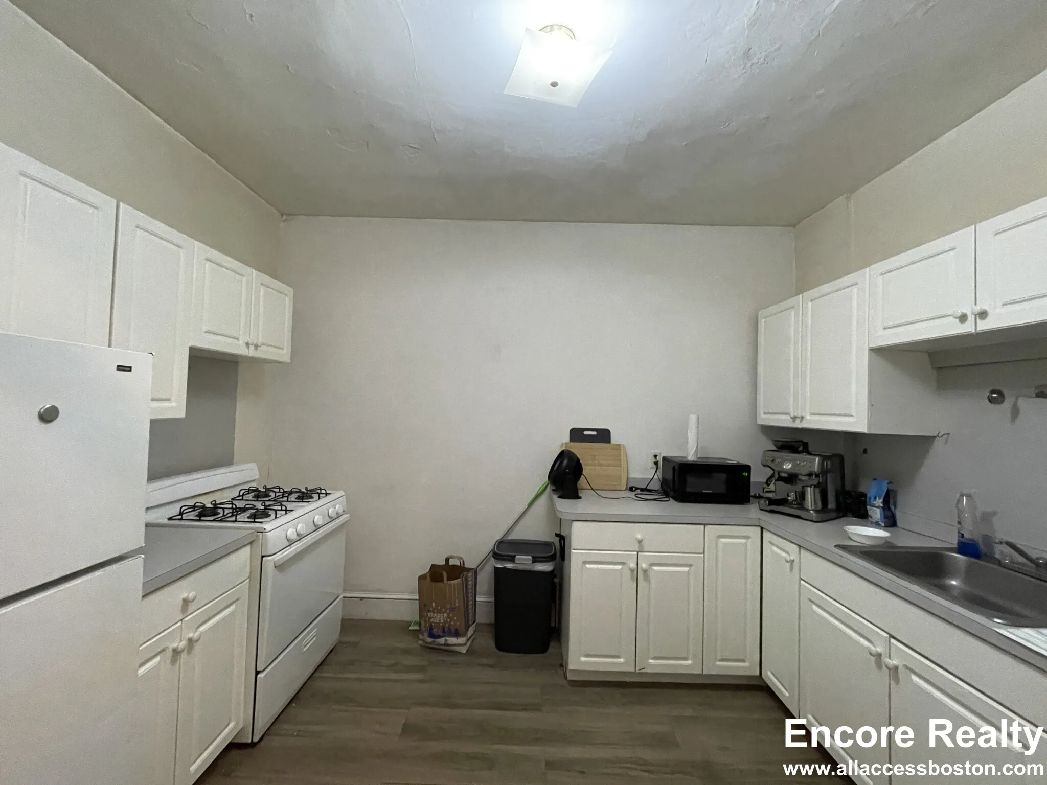 3 bed, 1 bath apartment for rent at 54 Egmont St Unit 2a, North Brookline — photo 2 of 18