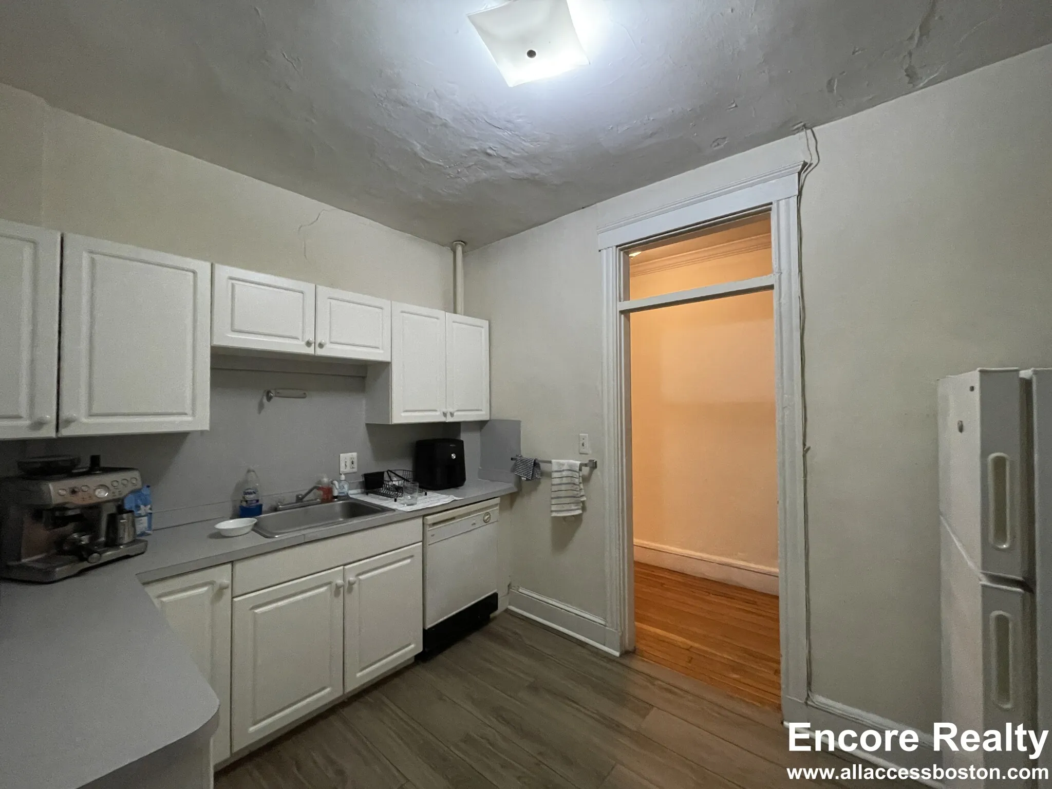 3 bed, 1 bath apartment for rent at 54 Egmont St Unit 2a, North Brookline