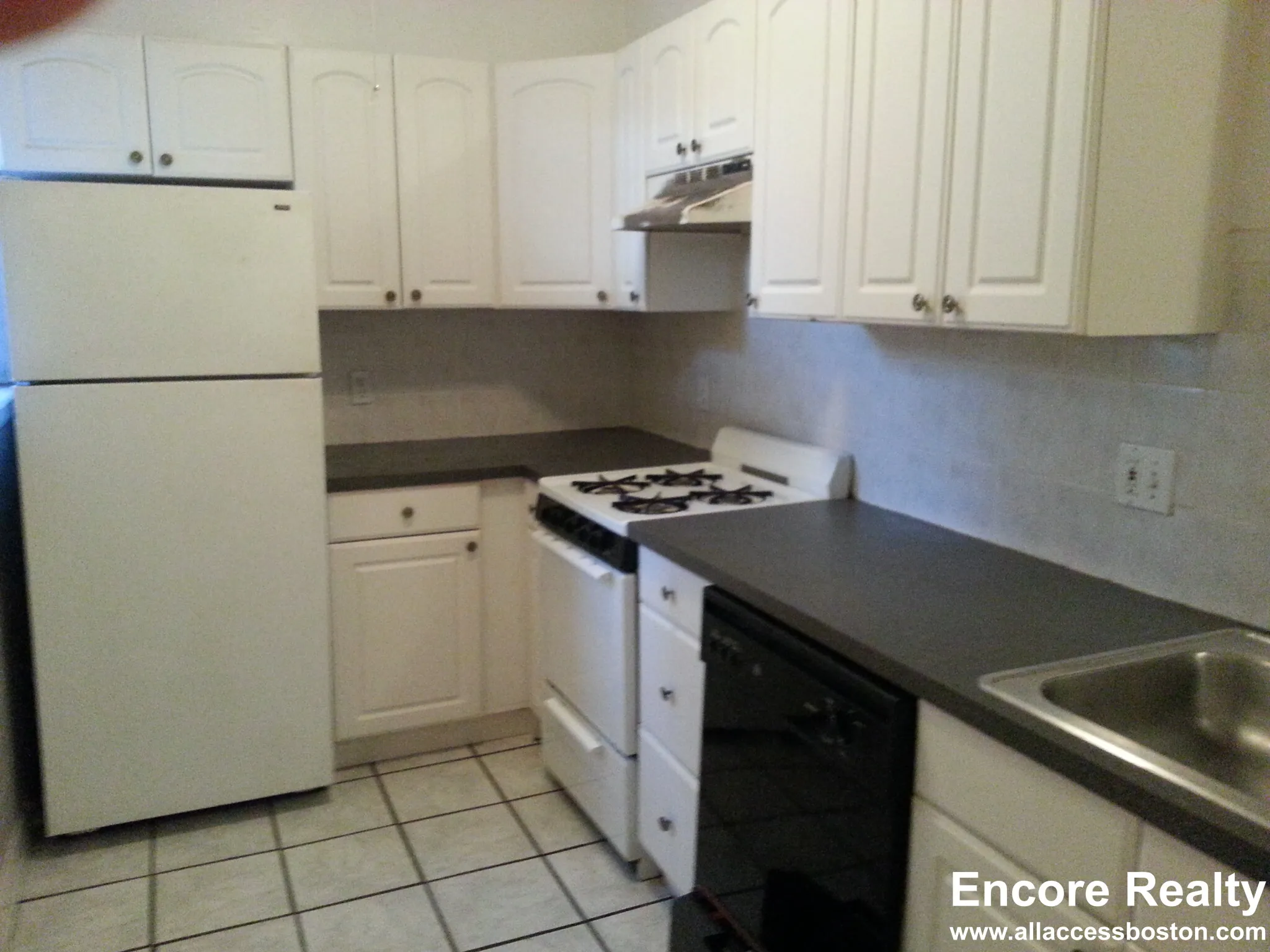 4 bed, 1 bath apartment for rent at 54 Egmont St Unit 99, North Brookline
