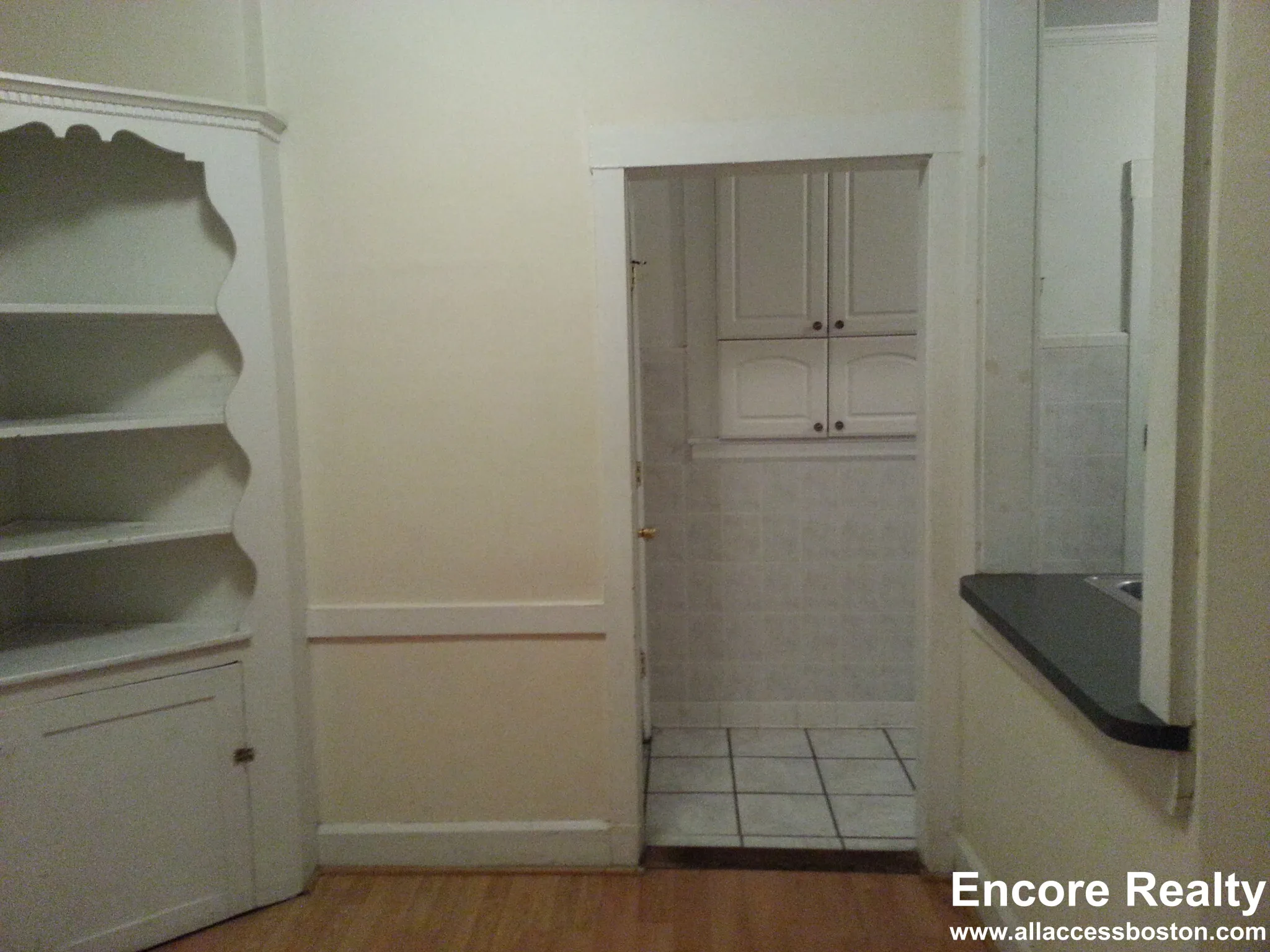 4 bed, 1 bath apartment for rent at 54 Egmont St Unit 99, North Brookline — photo 3 of 22