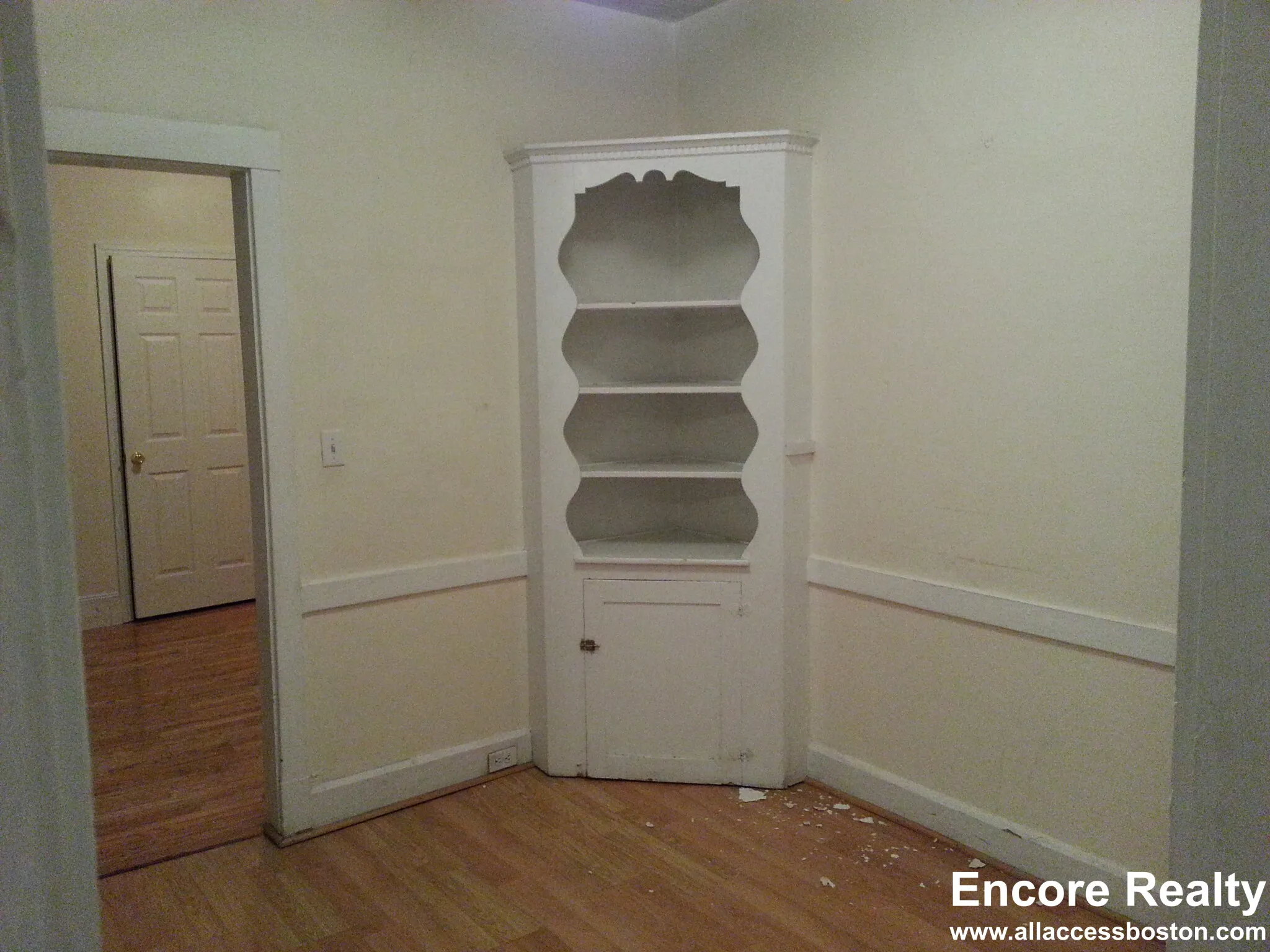 4 bed, 1 bath apartment for rent at 54 Egmont St Unit 99, North Brookline — photo 4 of 22