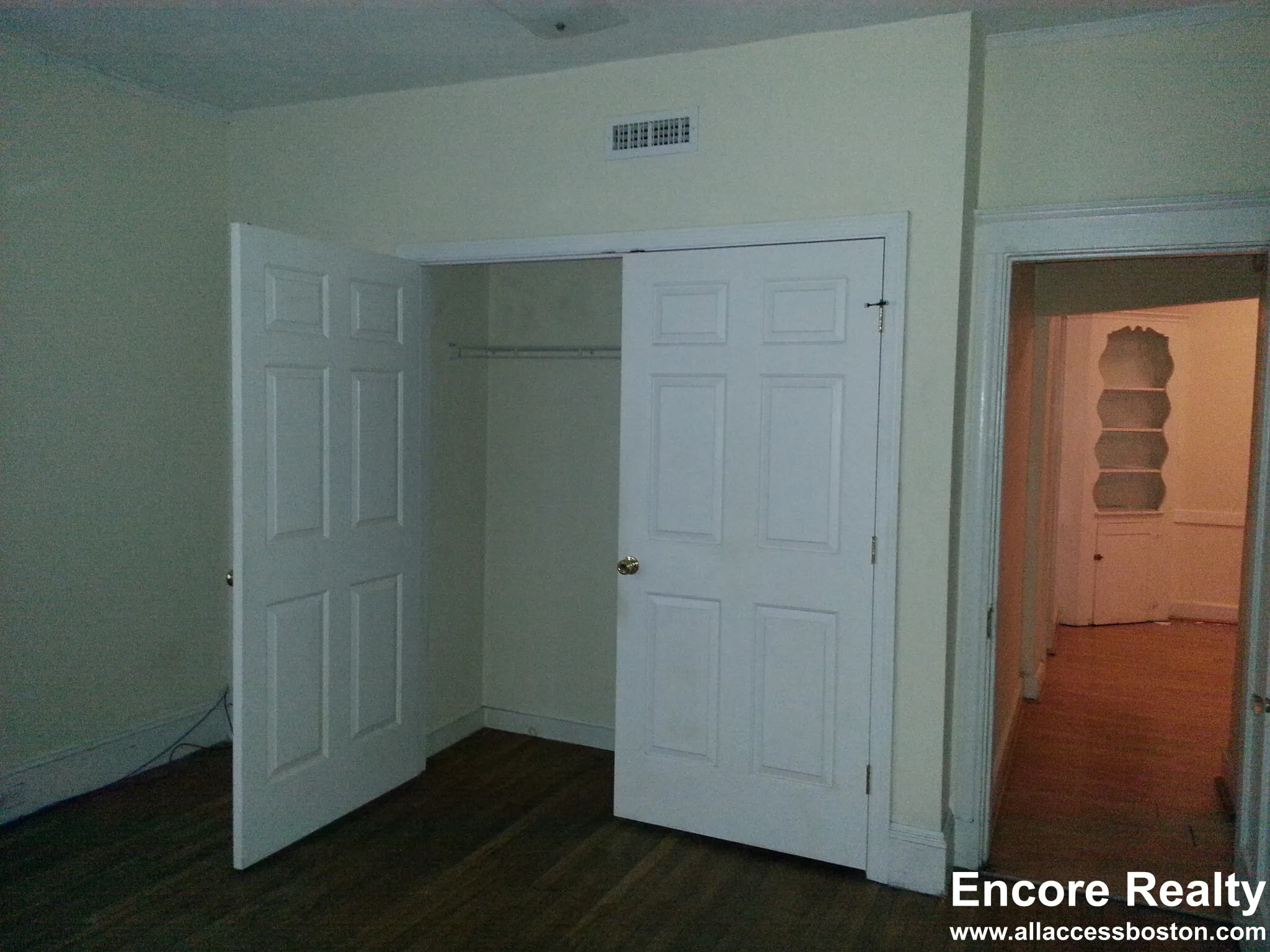 4 bed, 1 bath apartment for rent at 54 Egmont St Unit 99, North Brookline — photo 15 of 22