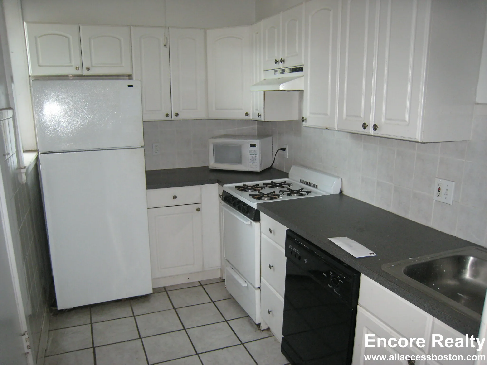 4 bed, 1 bath apartment for rent at 54 Egmont St Unit 99, North Brookline — photo 18 of 22