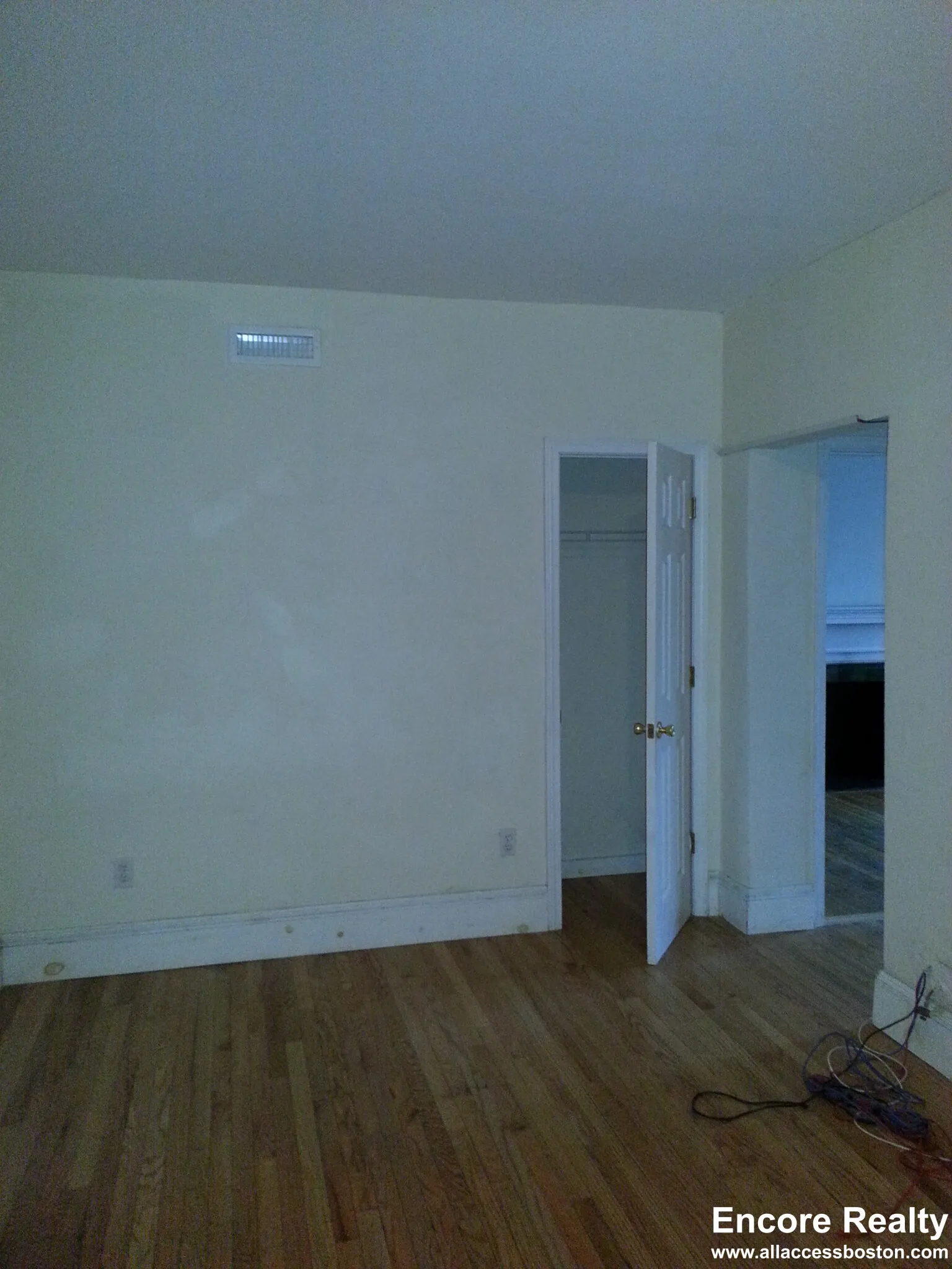 4 bed, 1 bath apartment for rent at 54 Egmont St Unit 99, North Brookline — photo 9 of 22