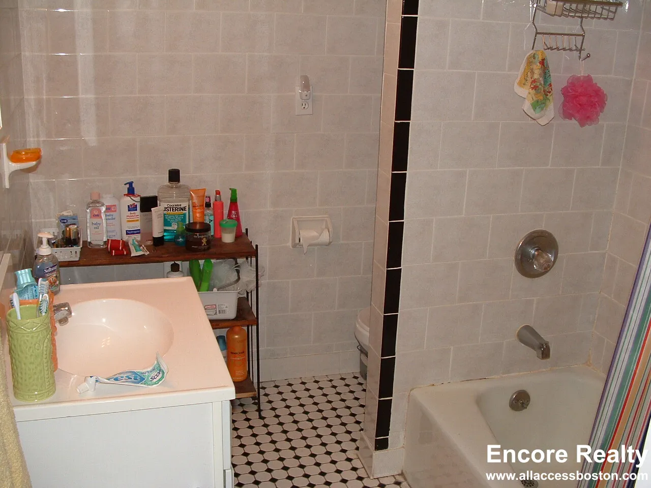 4 bed, 1 bath apartment for rent at 54 Egmont St Unit 99, North Brookline — photo 16 of 22