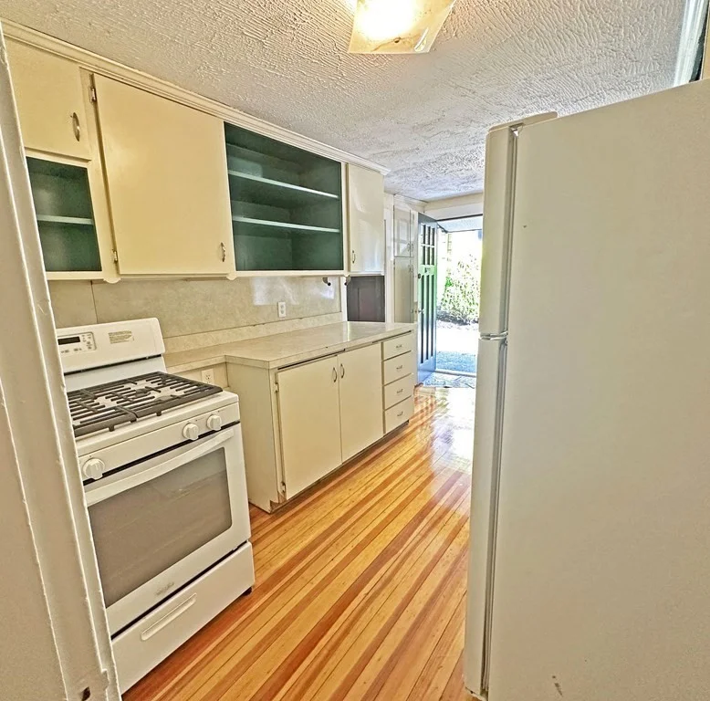 3 bed, 1 bath apartment for rent at 54 Grove Hill Park Unit 54, Newton — photo 8 of 19
