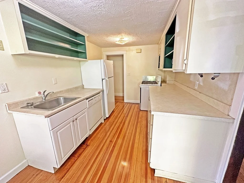 3 bed, 1 bath apartment for rent at 54 Grove Hill Park Unit 54, Newton — photo 9 of 19