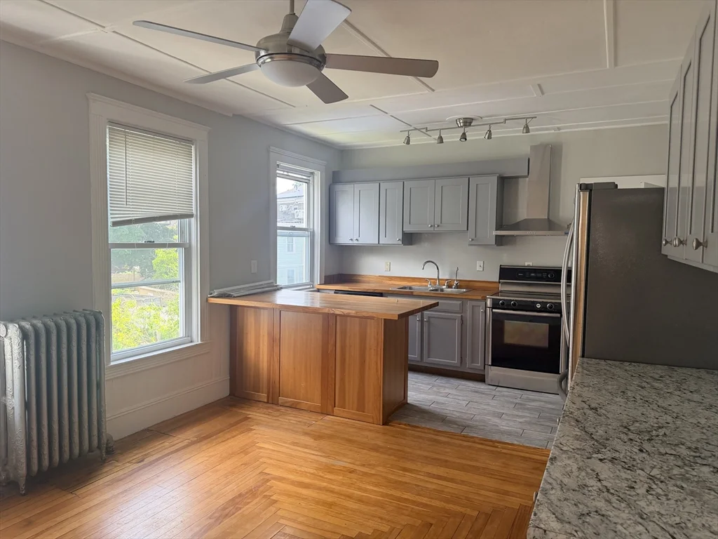 3 bed, 1 bath apartment for rent at 54 Highland Ave Unit 2, Haverhill — photo 7 of 11