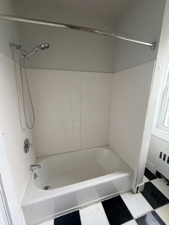 3 bed, 1 bath apartment for rent at 54 Highland Ave Unit 2, Haverhill — photo 5 of 11