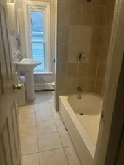 4 bed, 1 bath apartment for rent at 54 Hillside Unit 2, Everett — photo 5 of 6