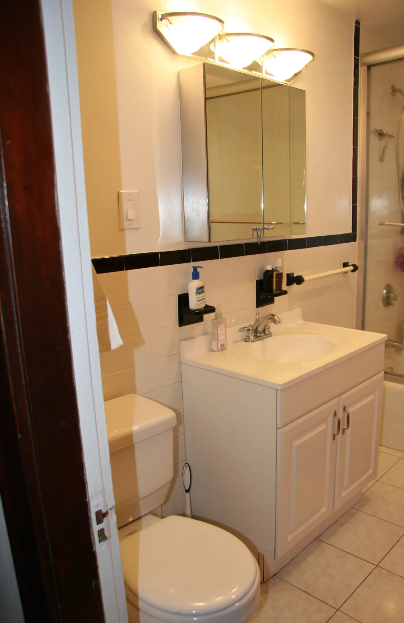 3 bed, 2 bath apartment for rent at 54 Hobson St Unit One, Brighton