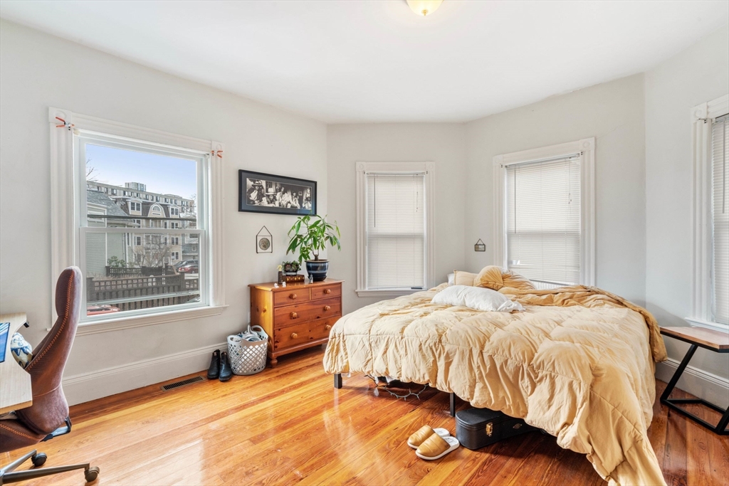 3 bed, 1 bath apartment for rent at 54 Hubbard Unit 54, Neighborhood Nine — photo 3 of 11