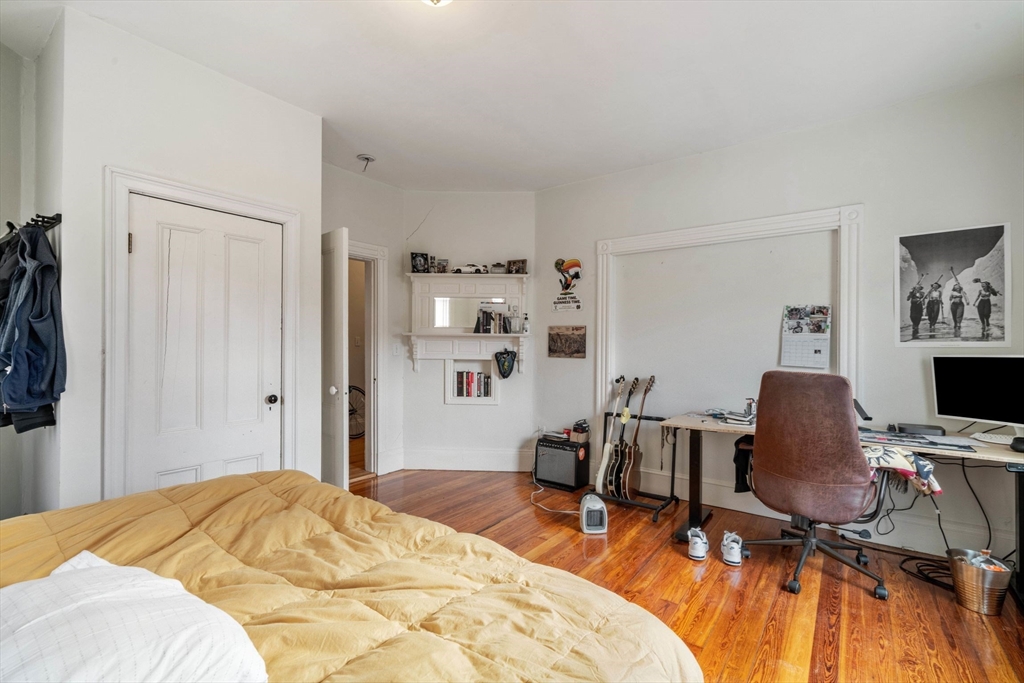 3 bed, 1 bath apartment for rent at 54 Hubbard Unit 54, Neighborhood Nine — photo 4 of 11