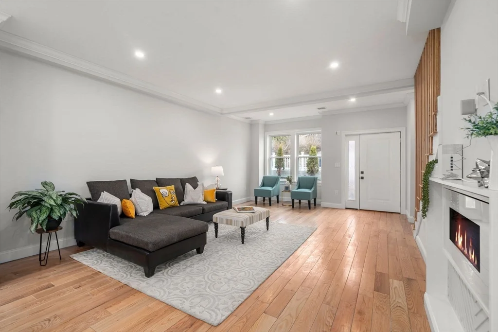 4 bed, 3 bath apartment for rent at 54 Indiana Ter Unit 54, Newton Upper Falls — photo 3 of 25