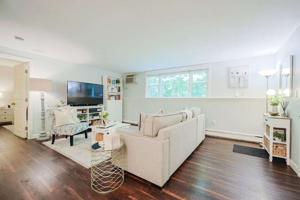 1 bed, 1 bath apartment for rent at 54 Jacqueline Rd Unit 3, Waltham — photo 4 of 16