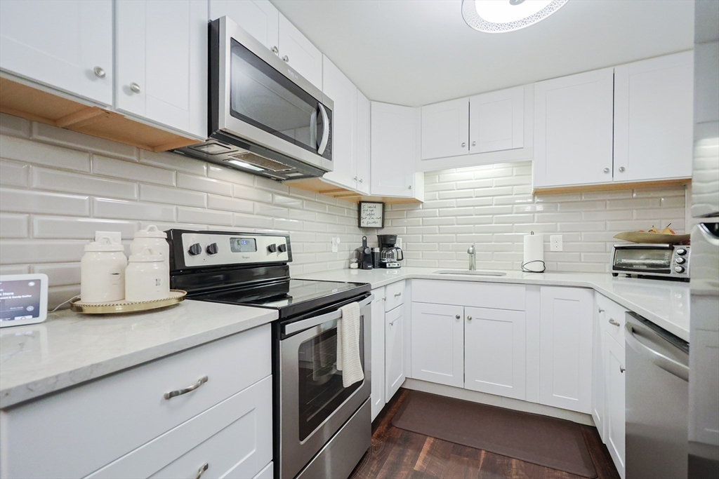1 bed, 1 bath apartment for rent at 54 Jacqueline Rd Unit 3, Waltham — photo 9 of 16