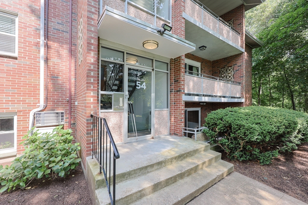 1 bed, 1 bath apartment for rent at 54 Jacqueline Rd Unit 3, Waltham — photo 2 of 16