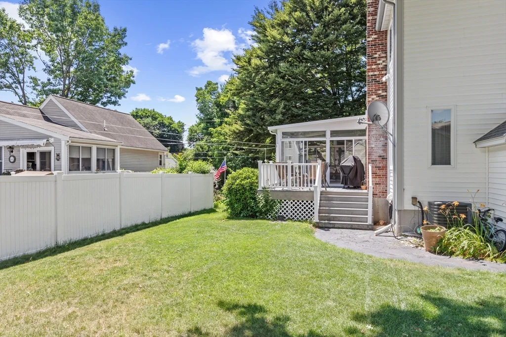 3 bed, 3 bath apartment for rent at 54 Jennifer Rd, Pawtucketville — photo 20 of 21