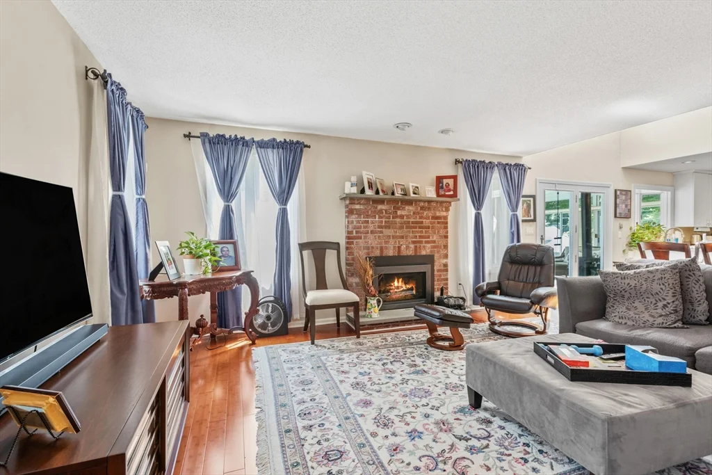 3 bed, 3 bath apartment for rent at 54 Jennifer Rd, Pawtucketville — photo 3 of 21