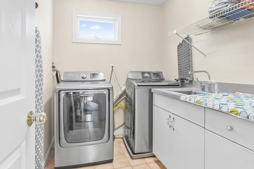 3 bed, 3 bath apartment for rent at 54 Jennifer Rd, Pawtucketville — photo 14 of 21