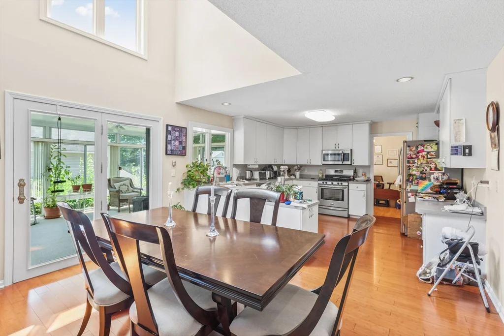3 bed, 3 bath apartment for rent at 54 Jennifer Rd, Pawtucketville — photo 4 of 21