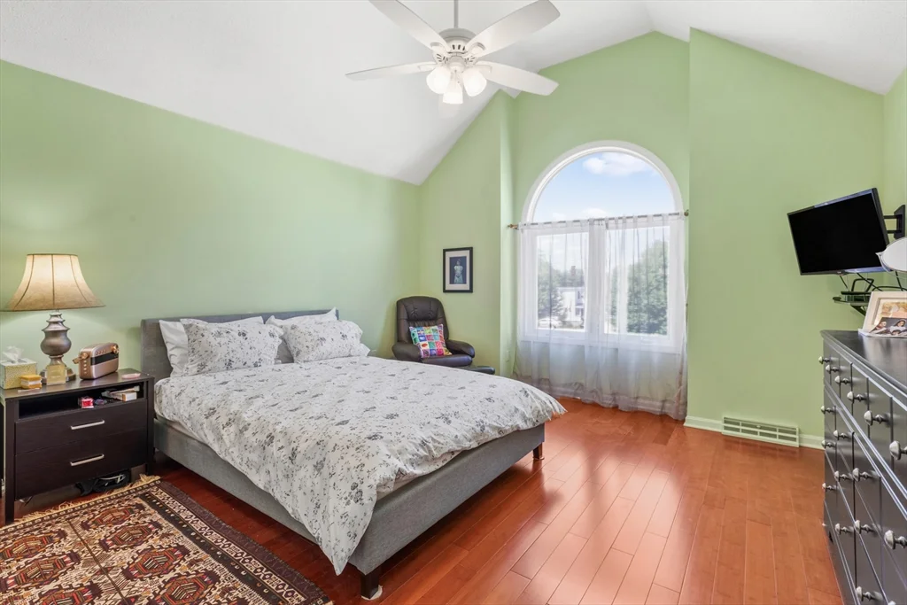 3 bed, 3 bath apartment for rent at 54 Jennifer Rd, Pawtucketville — photo 11 of 21