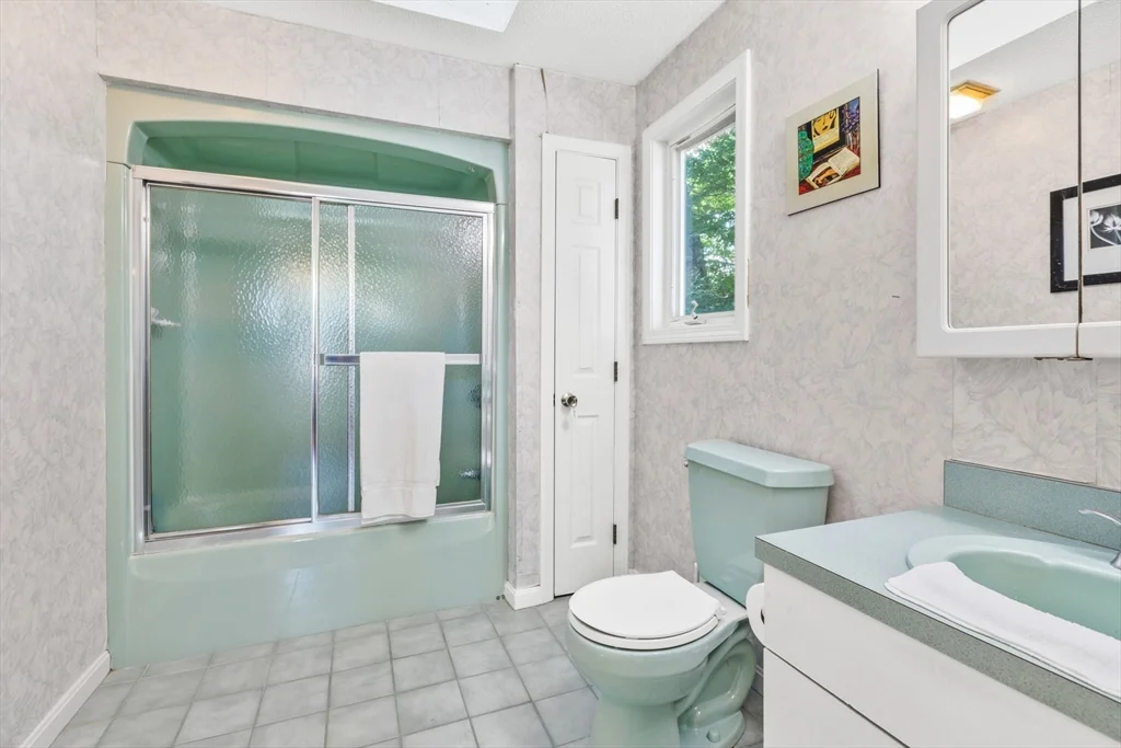 3 bed, 3 bath apartment for rent at 54 Jennifer Rd, Pawtucketville — photo 12 of 21