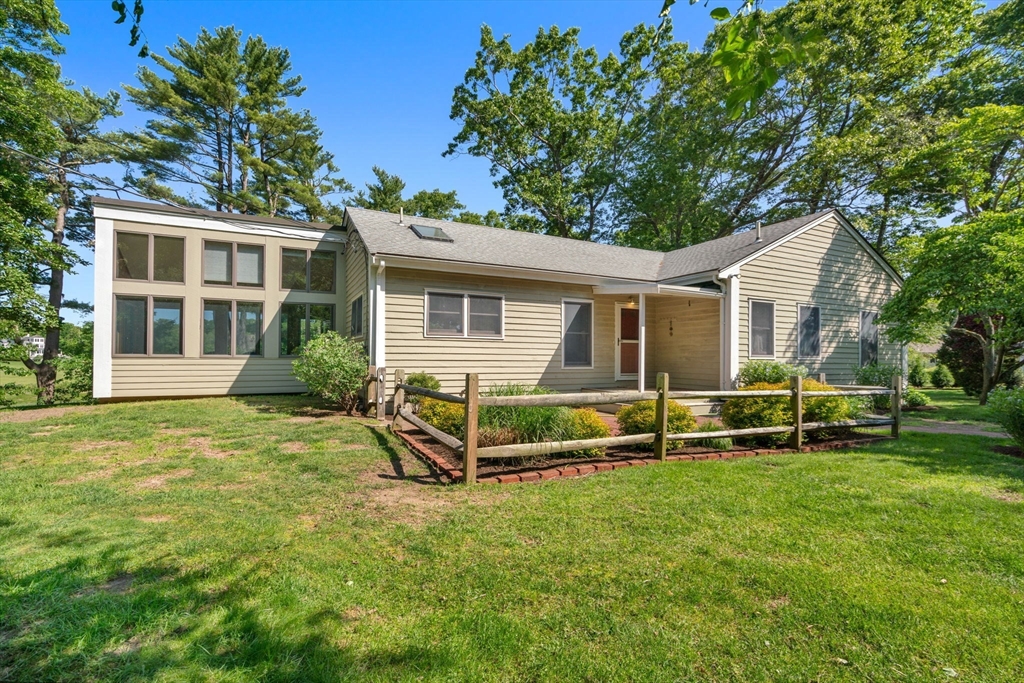 3 bed, 2 bath apartment for rent at 54 Marshall St Unit 54, Duxbury — photo 2 of 20