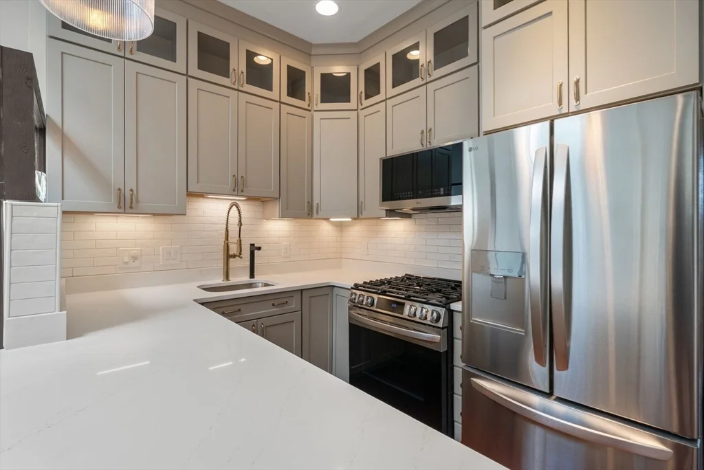 2 bed, 1 bath apartment for rent at 54 Monument Ave Unit 5, Charlestown — photo 3 of 32