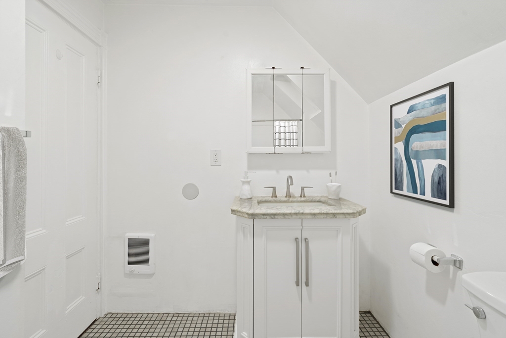 2 bed, 1 bath apartment for rent at 54 Msgr Patrick J Lydon Way Unit 3, Dorchester — photo 10 of 11