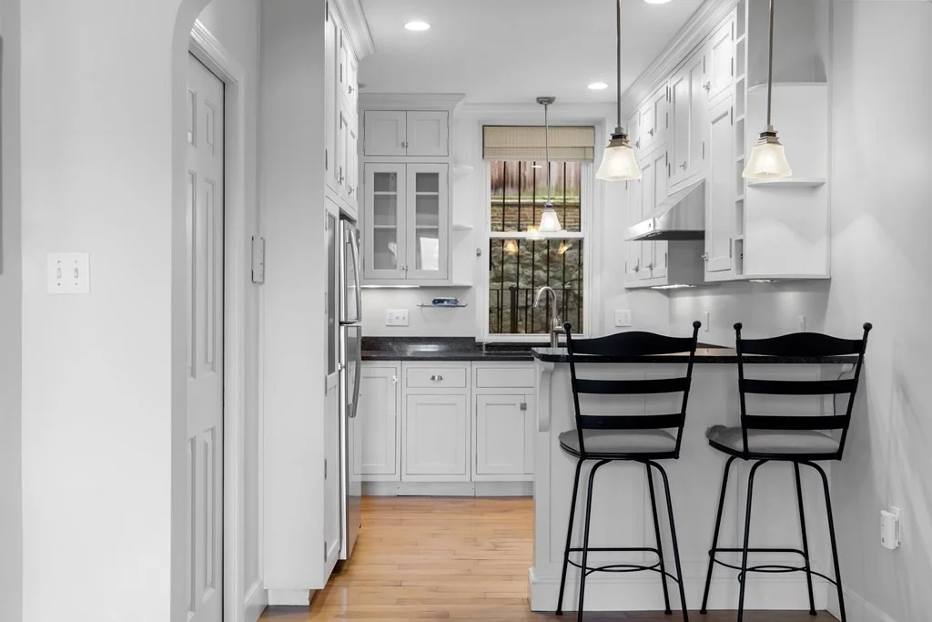 Studio bed, 1 bath apartment for rent at 54 Myrtle St Unit 1, Beacon Hill