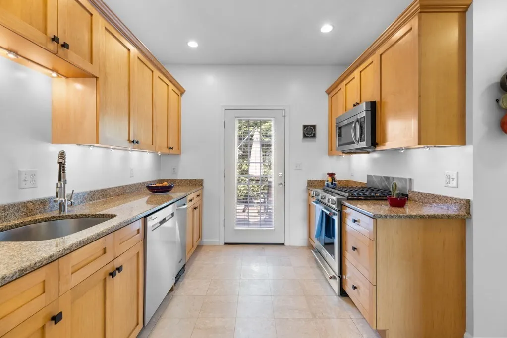3 bed, 2.5 bath apartment for rent at 54 Myrtle St Unit 2, East Somerville — photo 5 of 17