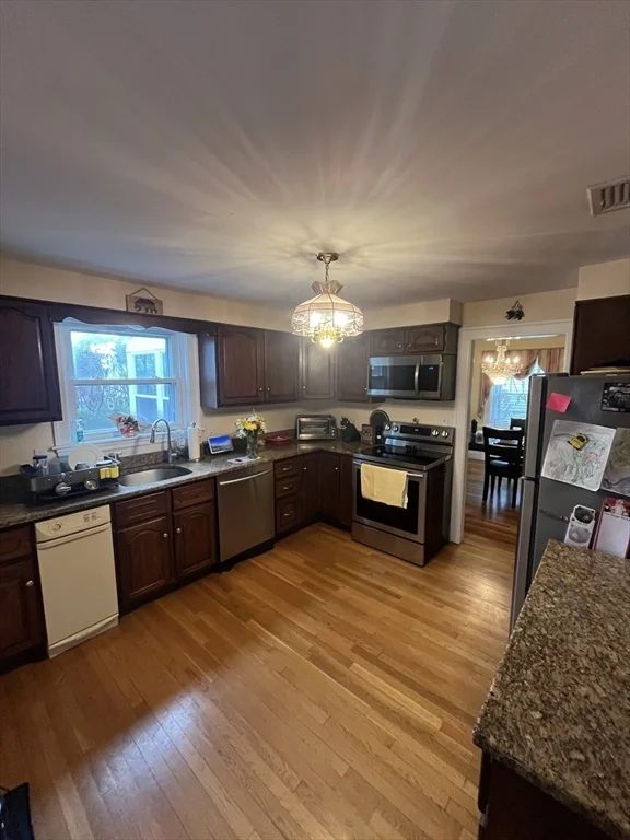 3 bed, 2 bath apartment for rent at 54 Mystic St, West Medford — photo 4 of 28