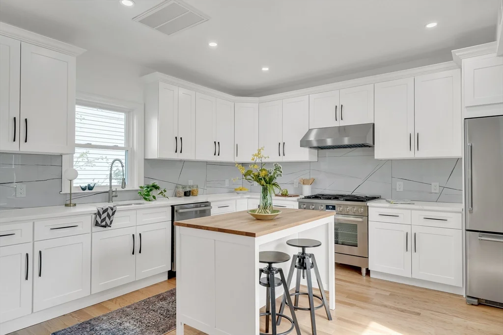 3 bed, 2 bath apartment for rent at 54 Park St Unit 2, Ward Two — photo 4 of 18