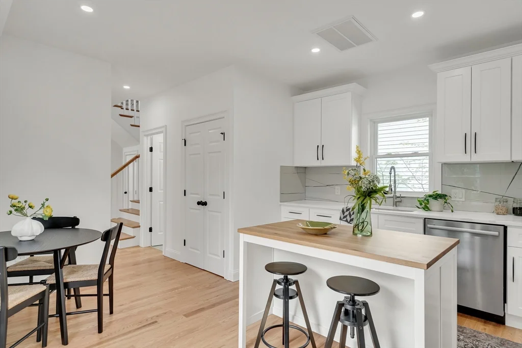 3 bed, 2 bath apartment for rent at 54 Park St Unit 2, Ward Two — photo 6 of 18