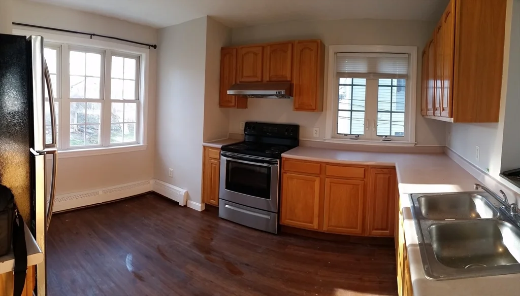 3 bed, 1 bath apartment for rent at 54 Penn Ave Unit 0, Worcester — photo 5 of 20