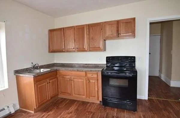 3 bed, 1 bath apartment for rent at 54 Pinckney St Unit 3, Powder House Square — photo 2 of 11